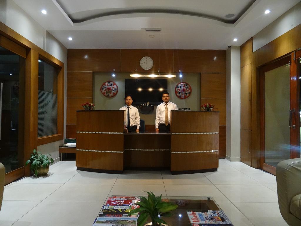 Hotel Rajdhani Regency Gauháti Kültér fotó